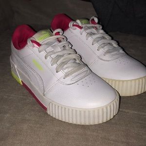 White&pink PUMAS